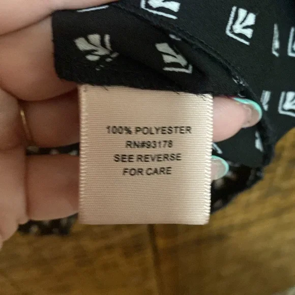 EUC Philosophy black white leaf design flutter sleeve blouse 2X - Picture 4 of 5